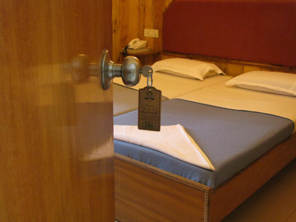 Hotel O Shree Amm Residency Bangalore Rum bild